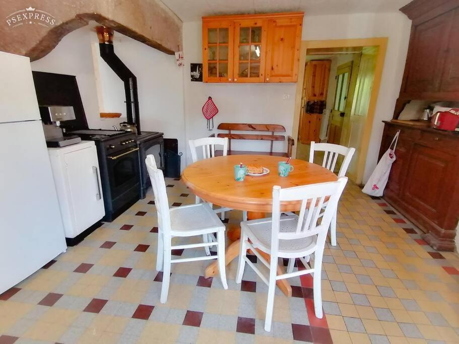 Ferme De Ma Grand-Mere Le Haut-du-Them Exteriör bild