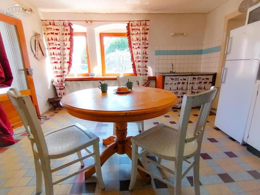 Ferme De Ma Grand-Mere Le Haut-du-Them Exteriör bild
